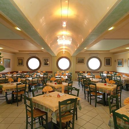 Hotel Ristorante Il Pirata San Vito di Leguzzano Екстериор снимка